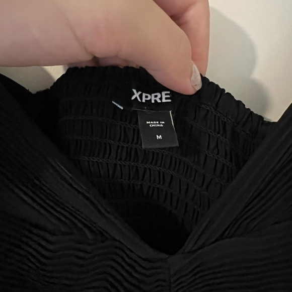 Express Pleated Flutter Sleeve Top - Picture 4 of 8